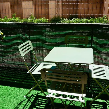 Longchamp Apartment *